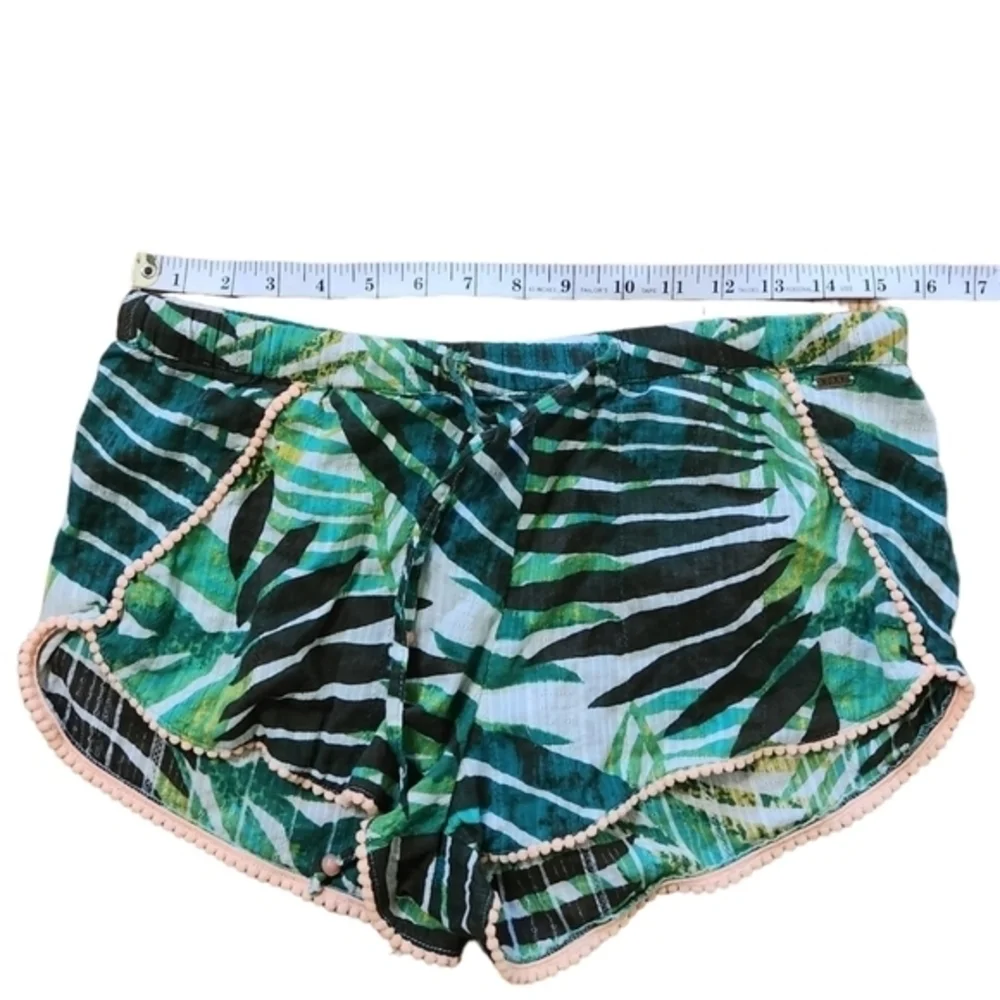 ROXY PALM LEAF SHORTS‎ M